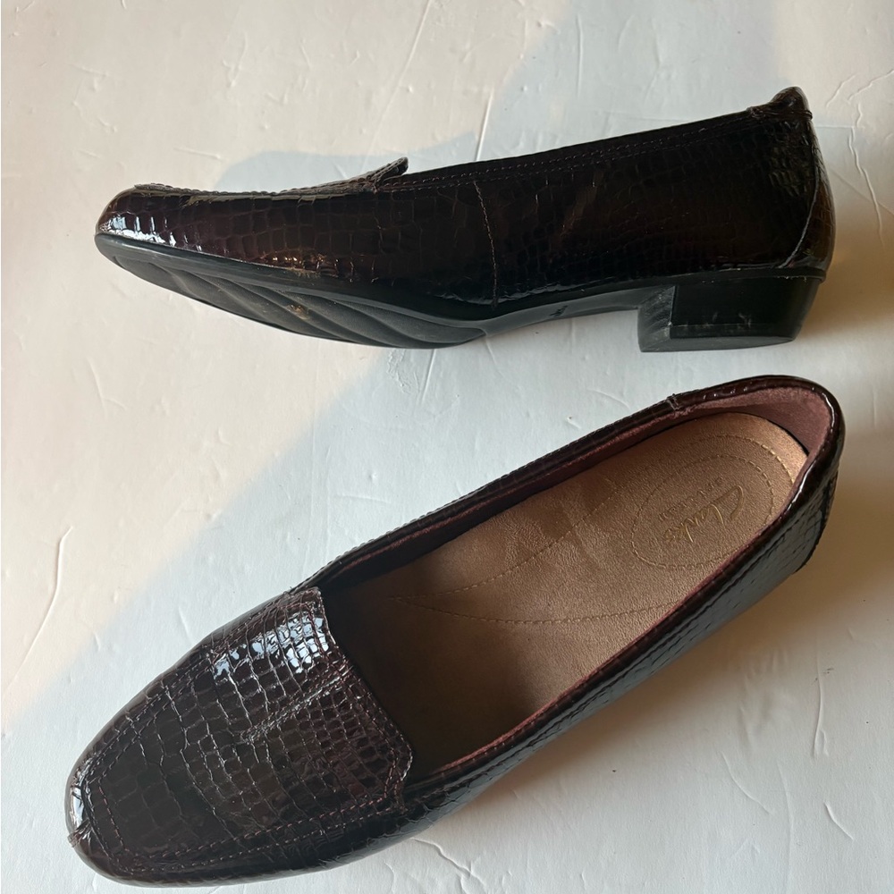 CLARKS Dark Brown Croc-Embossed Loafers, Size: 10